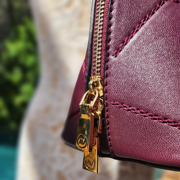 Adrienne Vittadini Burgundy Shoulder bag in EUC - Picture 4 of 16